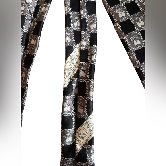 Authentic MCM 100% silk tie - Picture 6 of 7